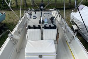 17ft Boston Whaler Yacht For Sale