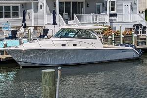 Photo 3413504 for 2018 Pursuit 385 Offshore  