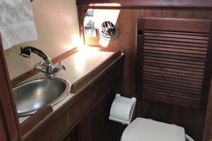 Two Seas 27ft Island Packet Yacht For Sale