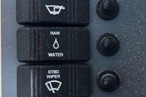 Photo 3416477 for 2005 Parker 2320 SL  