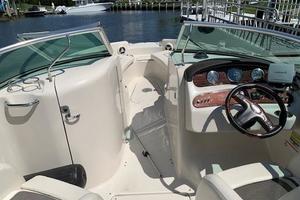 Photo 3710467 for 2008 Sea Ray 240 Sundeck  