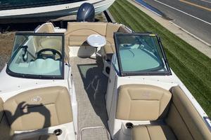 Photo 3464372 for 2019 NauticStar 223 DC  