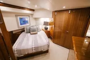 2007 64 Viking CNV Evil Eyes Master Stateroom (1)