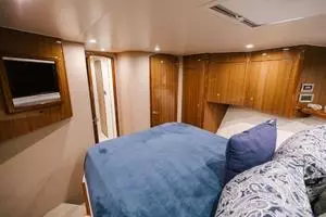 2007 64 Viking CNV Evil Eyes Forward Stateroom (1)