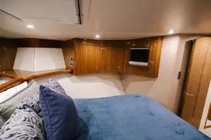 2007 64 Viking CNV Evil Eyes Forward Stateroom (3)