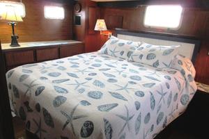 NEPTUNE S RIDE 43ft Hatteras Yacht For Sale