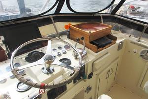 NEPTUNE S RIDE 43ft Hatteras Yacht For Sale