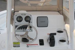 Photo 3464441 for 2011 Sea Hunt Triton 220  