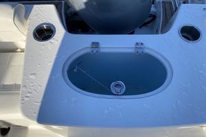 Photo 3464434 for 2011 Sea Hunt Triton 220  