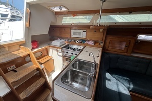 1999 Catalina 36 MK II thumbnail 17