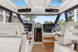 Lobo Del Mar II 40ft Boston Whaler Yacht For Sale
