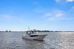 Lobo Del Mar II 40ft Boston Whaler Yacht For Sale