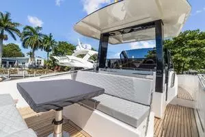 2023 Astondoa 377 Coupe Outboard thumbnail 18
