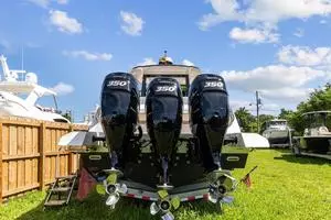 2023 Astondoa 377 Coupe Outboard thumbnail 8