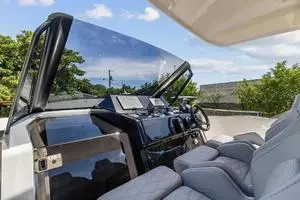 2023 Astondoa 377 Coupe Outboard thumbnail 12