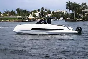 2023 Astondoa 377 Coupe Outboard thumbnail 1