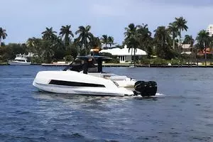 2023 Astondoa 377 Coupe Outboard thumbnail 2