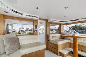 1998 Hatteras 82 Convertible thumbnail 29