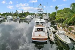 1998 Hatteras 82 Convertible thumbnail 8