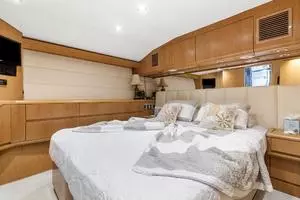 1998 Hatteras 82 Convertible thumbnail 50