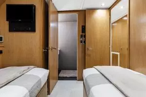 1998 Hatteras 82 Convertible thumbnail 59