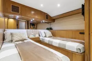 1998 Hatteras 82 Convertible thumbnail 57