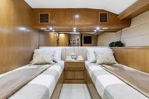 1998 Hatteras 82 Convertible thumbnail 58