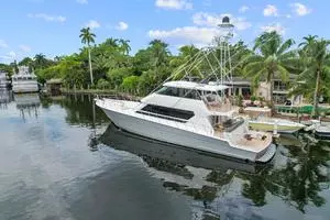 1998 Hatteras 82 Convertible thumbnail 4