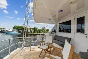 1998 Hatteras 82 Convertible thumbnail 32