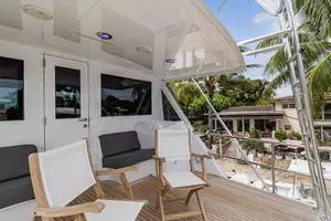 1998 Hatteras 82 Convertible thumbnail 33