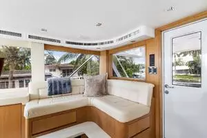 1998 Hatteras 82 Convertible thumbnail 30