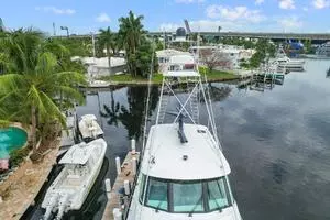 1998 Hatteras 82 Convertible thumbnail 10
