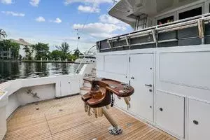 1998 Hatteras 82 Convertible thumbnail 16