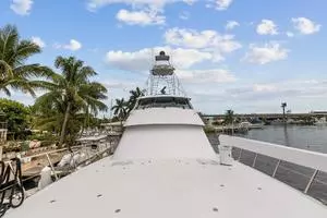 1998 Hatteras 82 Convertible thumbnail 19