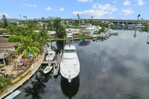 1998 Hatteras 82 Convertible thumbnail 7