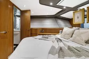 1998 Hatteras 82 Convertible thumbnail 55