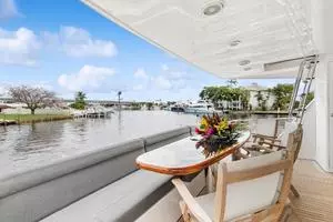 1998 Hatteras 82 Convertible thumbnail 44