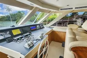 1998 Hatteras 82 Convertible thumbnail 23