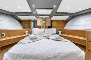 1998 Hatteras 82 Convertible thumbnail 54
