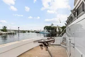 1998 Hatteras 82 Convertible thumbnail 15