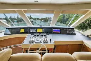1998 Hatteras 82 Convertible thumbnail 25