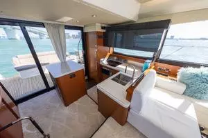 2016 Prestige 550 S thumbnail 23