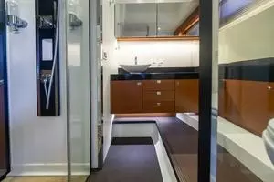 2016 Prestige 550 S thumbnail 36
