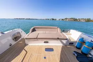 2016 Prestige 550 S thumbnail 12