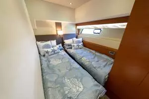 2016 Prestige 550 S thumbnail 40