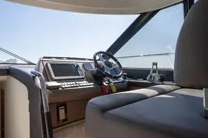 2016 Prestige 550 S thumbnail 30