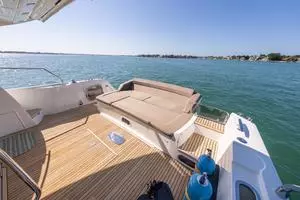 2016 Prestige 550 S thumbnail 11