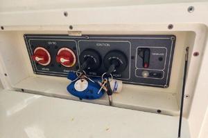 Photo 3484899 for 2017 Boston Whaler 320 Vantage  