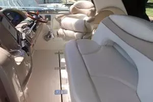 1999 Sea Ray Express Cruiser thumbnail 3