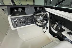 Photo 3547552 for 2015 Sea Ray 350 SLX  